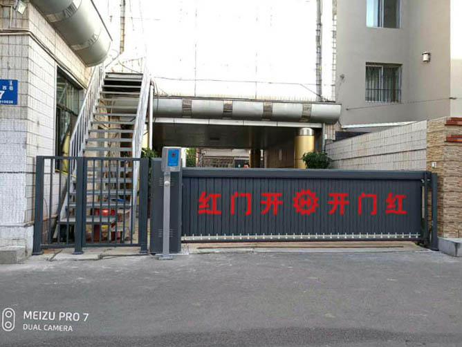 興安盟駐呼辦事處空降門，側(cè)小門