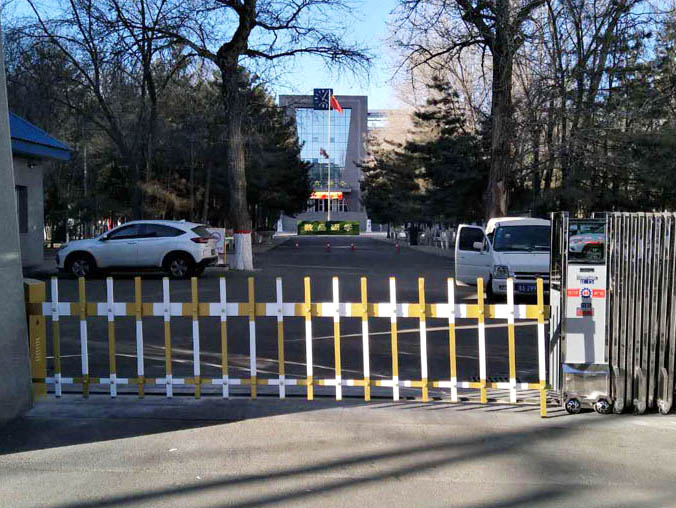 土默特中學(xué)電動(dòng)伸縮門(mén)、柵欄道閘