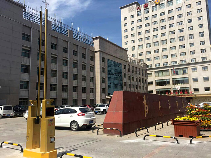 人防大廈車(chē)牌識(shí)別一體機(jī)